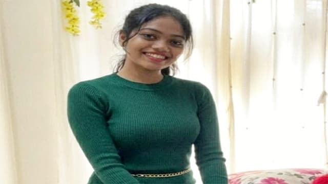 Horny GF Desi – Nude Strip Blowjob Viral